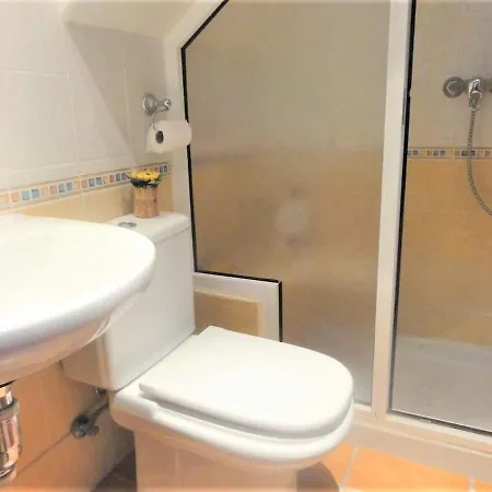 Lovely 2 Bedroom In Oasis De Capistrano, Lägenhet Nerja