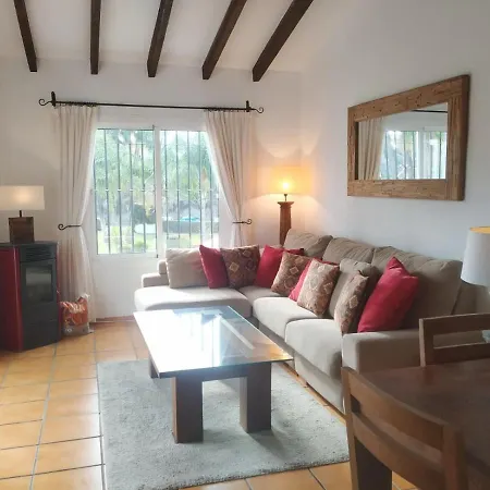 Lovely 2 Bedroom In Oasis De Capistrano, Lägenhet Nerja